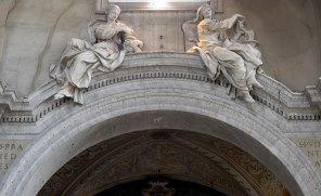로마의 성녀 프락세데스와 성녀 푸덴시아나_by Paolo Naldini and Lazzaro Morelli_photo by Zello_in the nave of Santa Maria del Popolo_Rome.jpg